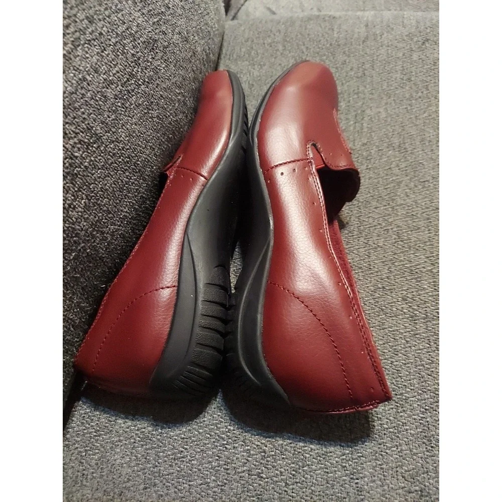 Easy Street Maroon Leather Slip On Wedge‎ Shoes Size 10 Narrow Dress Flats